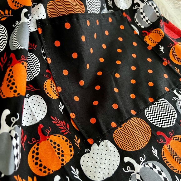 Handmade Pumpkin Apron - Picture 4 of 5